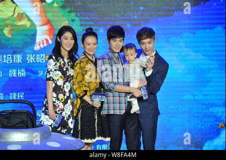 (From left) Chinese actresses Jiang Wen and Zhang Ziyi as a producer, actors Chen Xuedong and Zhang Yixing pose with a little baby at a press conferen Stock Photo