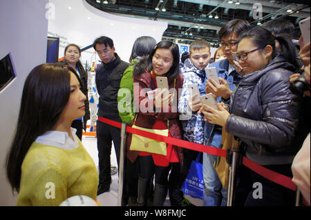 Visitors take photos of the humanoid robot 'Robot Geminoid F (female)', produced by renowned robot designer Hiroshi Ishiguro of Osaka University, duri Stock Photo