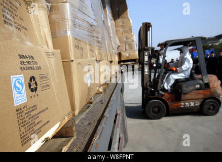 A Worker Drives A Forklift To Unload Cartons Of Outdated Meat From Shanghai Husi Food Co From A Truck Before It Is Destroyed In Shanghai China 4 Ja Stock Photo Alamy
