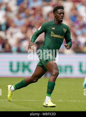 Valencia, Spain. 2nd Mar, 2022. Valencia's Gabriel Paulista vies with  Athletic Bilbao's Inaki Williams during the King Cup semifinal second leg  match between Valencia and Athletic Bilbao in Valencia, Spain, March 2, 2022.  Credit: Str/Xinhua/Alamy Live News