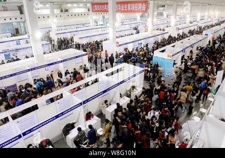 --FILE--Chinese job seekers crowd stalls to look for employments at a ...