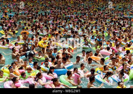 Holidaymakers crowd a swimming pool, also known as 'China's Dead Sea' on a scorching day in Daying county, Suining city, southwest China's Sichuan pro Stock Photo