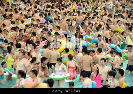 Holidaymakers crowd a swimming pool, also known as 'China's Dead Sea' on a scorching day in Daying county, Suining city, southwest China's Sichuan pro Stock Photo