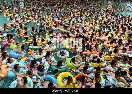 Holidaymakers crowd a swimming pool, also known as 'China's Dead Sea' on a scorching day in Daying county, Suining city, southwest China's Sichuan pro Stock Photo