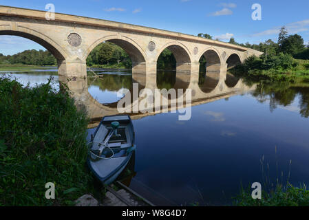 Coldstream Bridge crossing the Anglo Scottish Border over the River Tweed Stock Photo