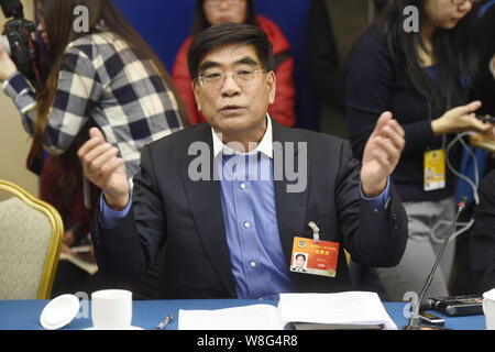 Fu Chengyu, Chairman of China Petroleum and Chemical Corp (Sinopec), speaks at a panel discussion during the third Session of the 12th National Commit Stock Photo