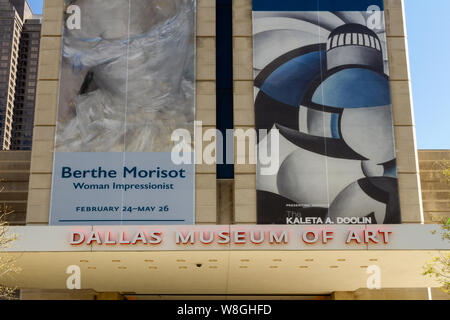 DALLAS, Texas-March 16, 2019: View of the Dallas Museum of Art (DMA), located in the Pearl Arts District in Dallas, Texas. Stock Photo