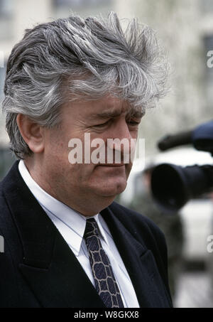 6th May 1993 During the war in central Bosnia: the Bosnian Serb leader, Dr. Radovan Karadžić, outside the SRT building (Republika Srpska Television) in Pale. The National Assembly of Republika Srpska had been meeting to decide whether or not to accept the Vance-Owen Peace Plan. Stock Photo
