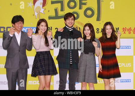 (From left) South Korean actor Park Chul-min, actress Kim Yong-sun (Solar) of South Korean girl group Mamamoo, actor Yoo Seung-ho, actresses Cho Hye-j Stock Photo