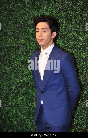 Chinese singer and actor Jing Boran, clad in a suit from the Alexander McQueen Spring/Summer 2016 collection, arrives on the red carpet for the 2015 S Stock Photo