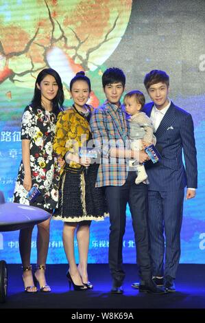 (From left) Chinese actresses Jiang Wen and Zhang Ziyi as a producer, actors Chen Xuedong and Zhang Yixing pose with a little baby at a press conferen Stock Photo