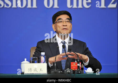 Fu Chengyu, Chairman of China Petroleum and Chemical Corp (Sinopec), attends a press conference for the Fourth Session of the 12th National Committee Stock Photo