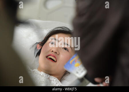 Terminally ill Chinese woman Yang Liu dressed in a wedding gown is pictured in a ward at a hospital in Wuhan city, central China's Hubei province, 23 Stock Photo