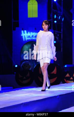 --FILE--Tang Anqi of Chinese idol girl group SNH48 parades during a fashion show in Shanghai, China, 31 October 2015.   Tang Anqi, a member of the Chi Stock Photo