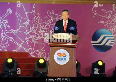 --FILE--Xiao Gang, Chairman of the China Securities Regulatory Commission (CSRC), delivers a speech at the launch ceremony for the Shanghai-Hong Kong Stock Photo