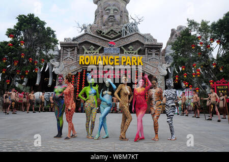 A visitor poses with a body painting model during Under Your Skin , an  exhibition featuring anatomical body paintings, at Dam Square in downtown  Amsterdam, Netherlands, June 7, 2015. ) NETHERLANDS-AMSTERDAM-ART-BODY  PAINTING-EXHIBITION