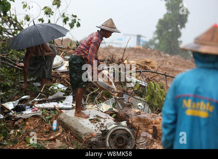 Yangon, Myanmar. 10th Aug, 2019. People collect remaining things after monsoon landslide in Mon state, Myanmar, Aug. 10, 2019. Death toll from Friday's monsoon landslide had risen to 29 so far in Myanmar's Mon state, according to the latest figures released by the Myanmar Fire Services Department on Saturday. Caused by heavy monsoon rainfall, Paung, Mawlamyine, Mudon, Thanbyuzayat, Kyaikmaraw, Ye townships were flooded. Credit: U Aung/Xinhua/Alamy Live News Stock Photo