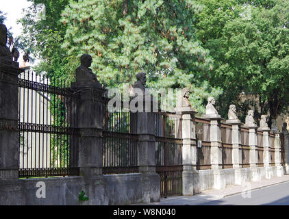 Rear wall of the garden of the Palazzo Cavriani, in Mantua, Italy, 13 stone piers bearing portrait busts of notable men of the Mantuan Renaissance Stock Photo