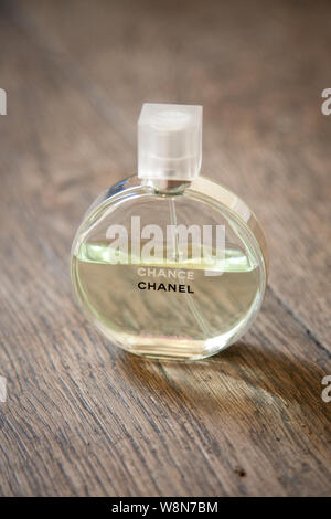 Chanel Perfume png download - 556*769 - Free Transparent Chanel png Download.  - CleanPNG / KissPNG