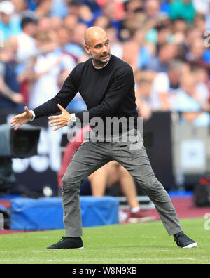 Manchester City manager Pep Guardiola gestures on the touchline during the Premier League match at London Stadium Stock Photo Alamy