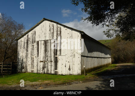 Old White Barn Along Highway 1 on Big Sur coast Stock Photo