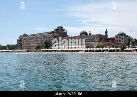 18 June 2019, Italy, Venedig: The sea view side of the Grand Hotel Excelsior on the island of Lido. The five-star seaside house designed in 1907 by architect Giovanni Sardi became famous through the annual film festival and the novella 'Death in Venice' by Thomas Mann. Photo: Soeren Stache/dpa-Zentralbild/ZB Stock Photo