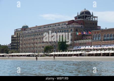 18 June 2019, Italy, Venedig: The sea view side of the Grand Hotel Excelsior on the island of Lido. The five-star seaside house designed in 1907 by architect Giovanni Sardi became famous through the annual film festival and the novella 'Death in Venice' by Thomas Mann. Photo: Soeren Stache/dpa-Zentralbild/ZB Stock Photo