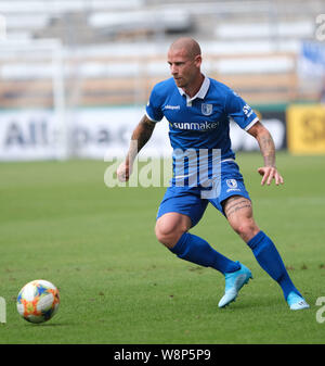 Magdeburg, Germany. 10th Aug, 2019. Soccer: DFB Cup, 1st FC Magdeburg - SC Freiburg, 1st round in the MDCC Arena. Magdeburg's Timo Perthel is on the ball. Credit: Peter Steffen/dpa - IMPORTANT NOTE: In accordance with the requirements of the DFL Deutsche Fußball Liga or the DFB Deutscher Fußball-Bund, it is prohibited to use or have used photographs taken in the stadium and/or the match in the form of sequence images and/or video-like photo sequences./dpa/Alamy Live News Stock Photo