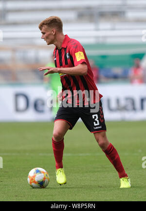 Magdeburg, Germany. 10th Aug, 2019. Soccer: DFB Cup, 1st FC Magdeburg - SC Freiburg, 1st round in the MDCC Arena. Freiburg's Philipp Lienhart is on the ball. Credit: Peter Steffen/dpa - IMPORTANT NOTE: In accordance with the requirements of the DFL Deutsche Fußball Liga or the DFB Deutscher Fußball-Bund, it is prohibited to use or have used photographs taken in the stadium and/or the match in the form of sequence images and/or video-like photo sequences./dpa/Alamy Live News Stock Photo