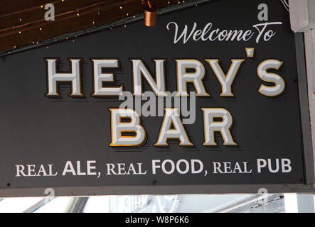 August 10, 2019, Paignton, Devon, United Kingdom: Henrys pub and bar restaurant logo seen in Devon. (Credit Image: © Keith Mayhew/SOPA Images via ZUMA Wire) Stock Photo