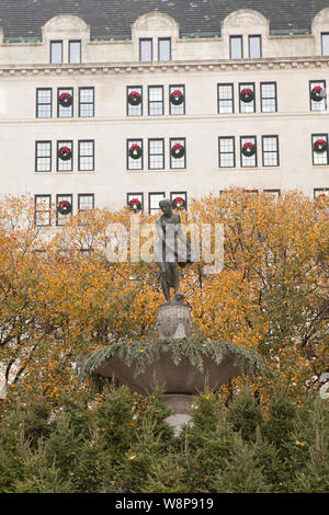 Pulitzer Statue in Front of The Plaza Hotel, New York Stock Photo