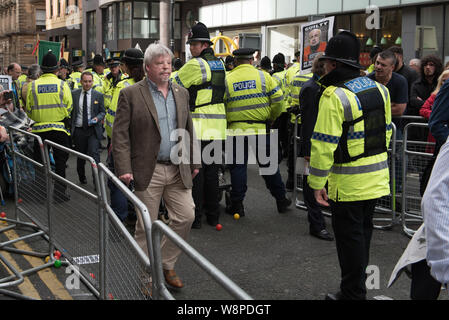 Peter Street, Manchester, UK. 5th October 2015. Anti-Tory protesters shout abuse and throw plastic balls at Tory Cabinet members and other delegates a Stock Photo