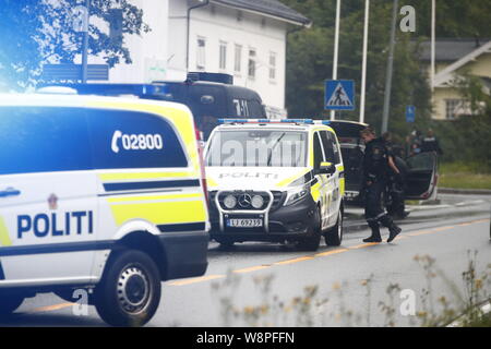 Oslo, Norway. 10th august, 2019. (190810) -- OSLO, Aug. 10, 2019 (Xinhua) -- Policemen are seen at the Al-Noor Islamic Center after a shooting in Baerum, near Oslo, Norway, on Aug. 10, 2019. A dead person was found after the Mosque shooting outside Oslo on Saturday, and it was being investigated in related to the shooting incident, police said late Saturday. (NTB Scanpix/Handout via Xinhua) Credit: Xinhua/Alamy Live News Stock Photo