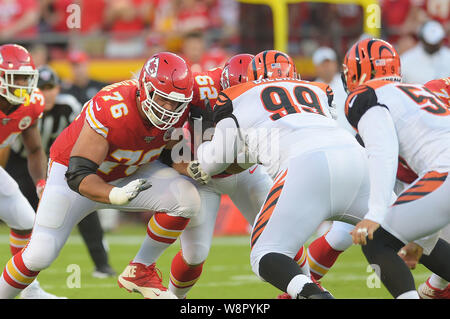 New York Jets guard Laurent Duvernay-Tardif (72) bloacks during an NFL  football game against the Tampa Bay Buccaneers, Sunday, Jan. 2, 2022, in  East Rutherford, N.J. (AP Photo/Adam Hunger Stock Photo - Alamy