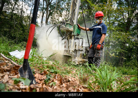 Wittmar, Germany. 08th Aug, 2019. A man operates a drill that drills a 15-meter-deep hole to place an explosive charge that is used to measure the soil structure around the Asse 2 nuclear repository. Around 6500 explosive charges are to be distributed in the forest. 45,000 seismographic sensors will then be distributed on the site to record the vibrations of the explosions. Credit: Christophe Gateau/dpa/Alamy Live News Stock Photo