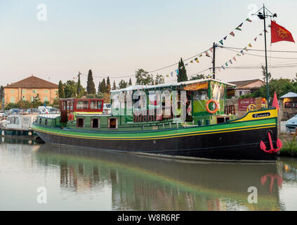 Tamata a Boat Shop and cafe on the Canal du Midi, Le Somail, Languedoc-Roussillon, France Stock Photo