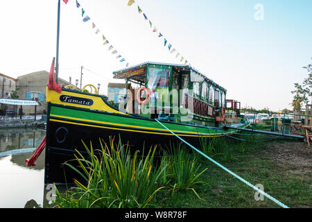 Tamata a Boat Shop and cafe on the Canal du Midi, Le Somail, Languedoc-Roussillon, France Stock Photo