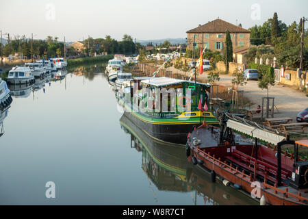 Tamata a Boat Shop and cafe on the Canal du Midi, Le Somail, Languedoc-Roussillon, France Stock Photo