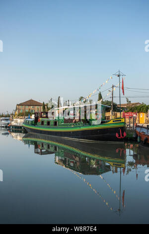 Tamata a Boat Shop and cafe on the Canal du Midi, Le Somail, Languedoc-Roussillon, France Stock Photo