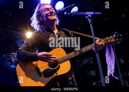 Mülheim an der Ruhr, Germany. 10th Aug, 2019. British singer Albert Hammond performs at Ruhrbühne 2019 as part of his Songbook Tour. Credit: Vibrant Pictures/Alamy Live News Stock Photo