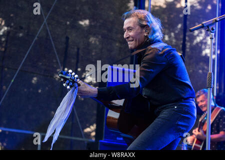 Mülheim an der Ruhr, Germany. 10th Aug, 2019. British singer Albert Hammond performs at Ruhrbühne 2019 as part of his Songbook Tour. Credit: Vibrant Pictures/Alamy Live News Stock Photo