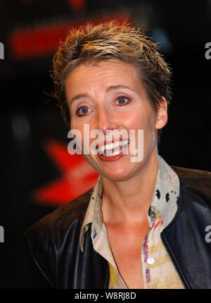 International star of sage and screen, British actor Emma Thompson arrives for the UK premiere of her new  film ' Wit 'at the Odeon Cinema, Edinburgh, tonight ( Sunday 26/8/01) where the film was the closing night film of this years Edinburgh International Film Festival. Stock Photo