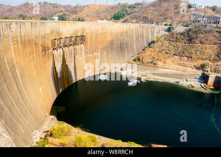 View of the Kariba hydroelectric dam in the Kariba gorge of the Zambezi river between Zimbabwe and Zambia in southern Africa. The dam forms lake Karib Stock Photo