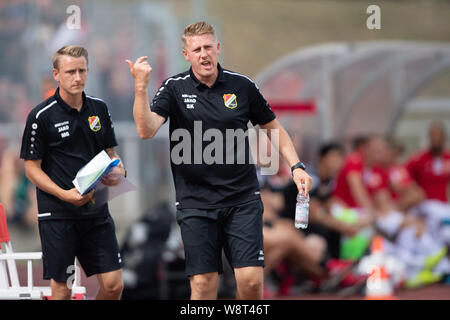 Halberstadt, Germany. 11th Aug, 2019. Soccer: DFB Cup, Germania Halberstadt - 1st FC Union Berlin, 1st round in Friedensstadion. Halberstadt coach Sven Körner (r) gesticulates on the edge of the pitch. Credit: Swen Pförtner/dpa - IMPORTANT NOTE: In accordance with the requirements of the DFL Deutsche Fußball Liga or the DFB Deutscher Fußball-Bund, it is prohibited to use or have used photographs taken in the stadium and/or the match in the form of sequence images and/or video-like photo sequences./dpa/Alamy Live News Stock Photo