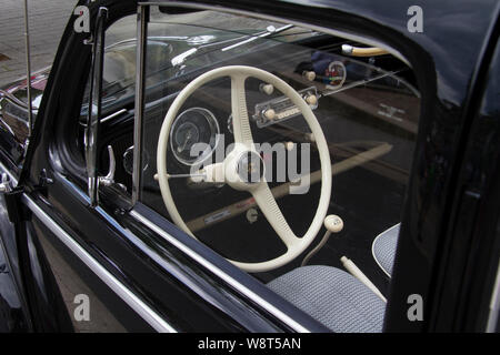 steering wheel of a Volkswagen VW Beetle from the 60s, Germany.  Lenkrad eines Volkswagen VW Kaefer aus den 60er Jahren, Deutschland. Stock Photo