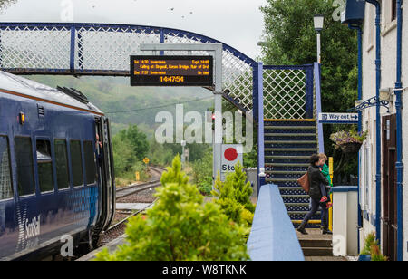 Inverness bound train from Kyle of Lochalsh arriving at Strathcarron Station, Wester Ross, NW Highlands of Scotland Stock Photo