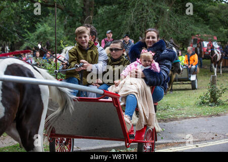 Romani Gypsy travellers meet up for an annual get together in the New Forest. Travelling Community Cart racers at Brockenhurst, Hampshire, England, UK Stock Photo