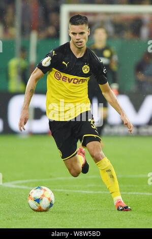 Dusseldorf, Germany. 9th Aug, 2019. Julian Weigl (Dortmund), August 9, 2019 - Football/Soccer : DFB Cup 1st round match between KFC Uerdingen 05 0-2 Borussia Dortmund at Merkur Spiel Arena in Dusseldorf, Germany. Credit: Itaru Chiba/AFLO/Alamy Live News Stock Photo