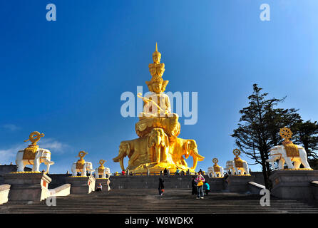 View of the golden Buddha statue on the Golden Summit of Mount Emei, or Emei Mountain, in Emeishan city, southwest Chinas Sichuan province, 29 Novembe Stock Photo