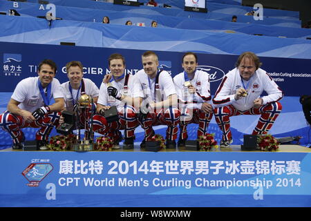 (From left) Curlers Thomas Ulsrud, Torger Nergard, Christoffer Svae, Havard Vad Petersson, Markus Hoiberg and coach Pal Trusen of Norway pose on the p Stock Photo
